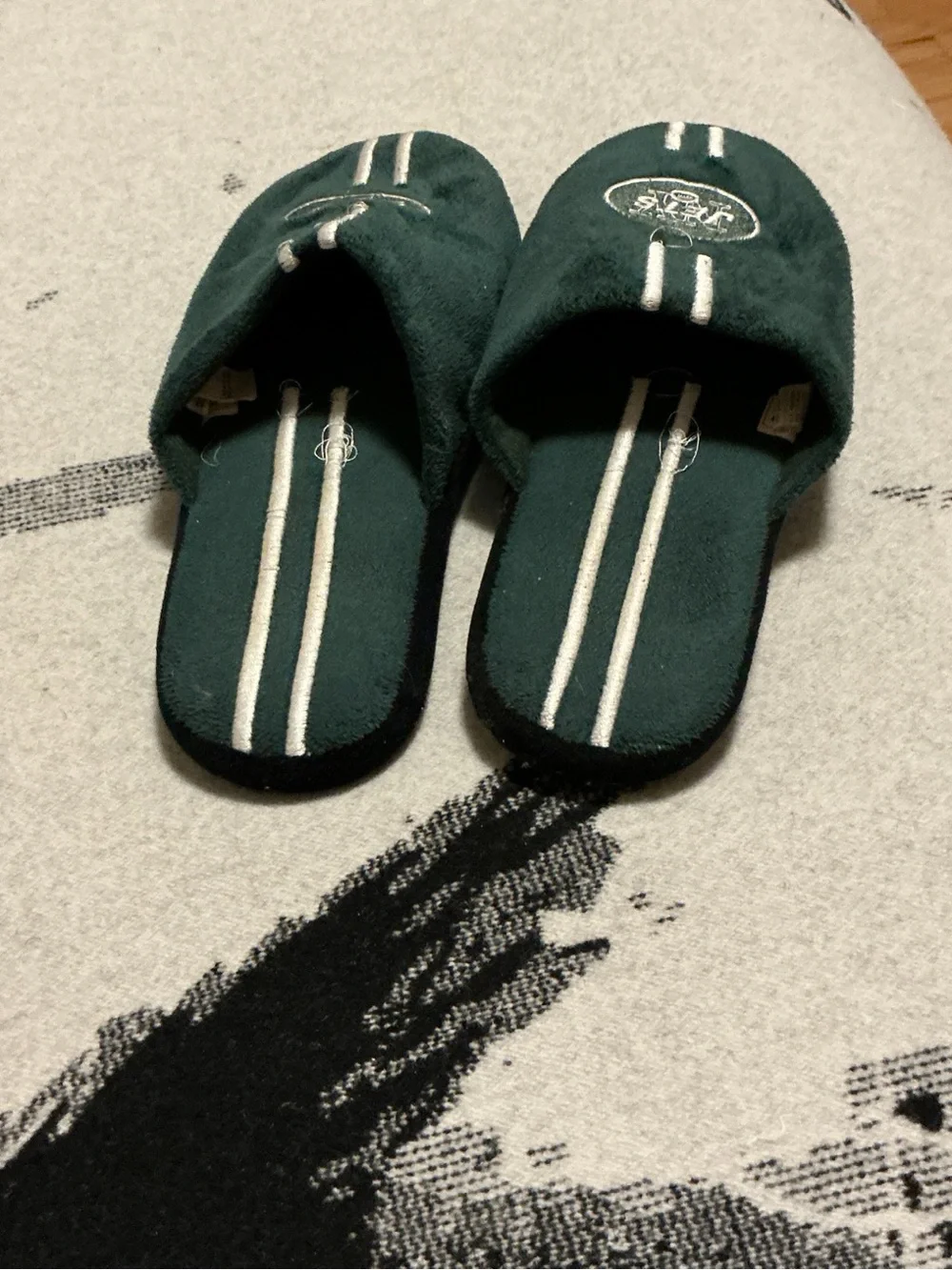 NFL New York Jets Slippers, New (Men's Medium 9-10)